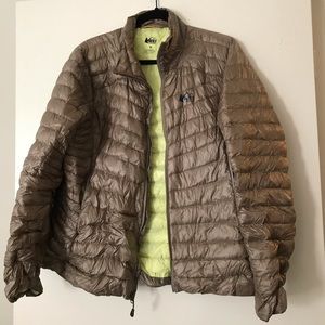 Lightweight puffer jacket